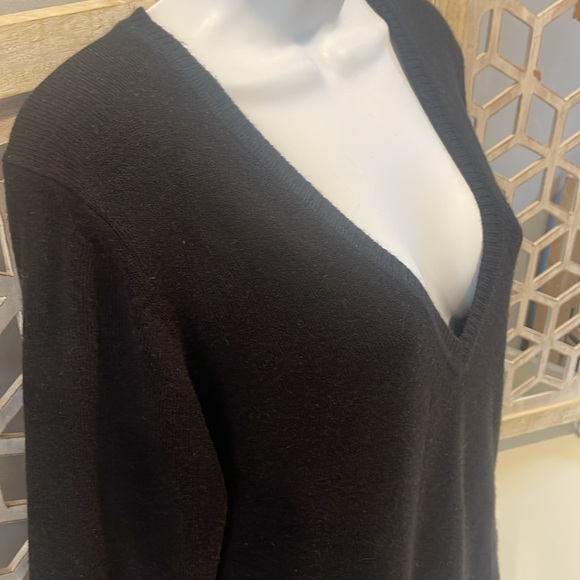 French connection Sweater ✨ - Picture 3 of 8